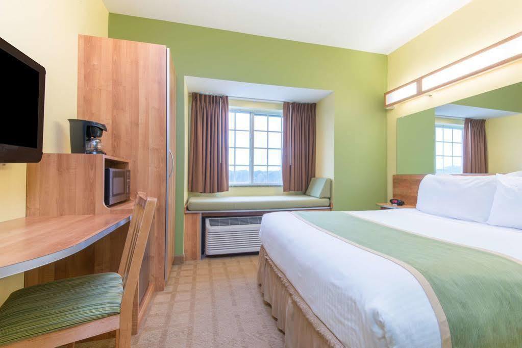 Microtel Inn And Suites By Wyndham Opelika Exteriör bild